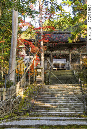 湖東三山　龍應山西明寺　二天門への参道 97261999