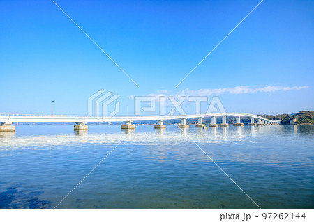秋の能登島大橋　石川県七尾市 97262144