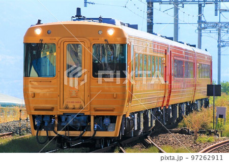 【JR四国】予讃線市坪駅 キハ185系「伊予灘ものがたり」 【JR四国】予讃線市坪駅 キハ185系「伊予灘ものがたり」 97262911