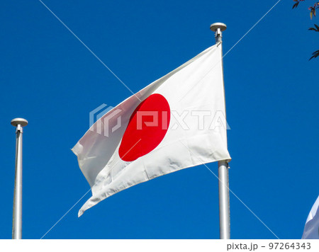 風にはためく日本国旗 風にはためく日本国旗 97264343