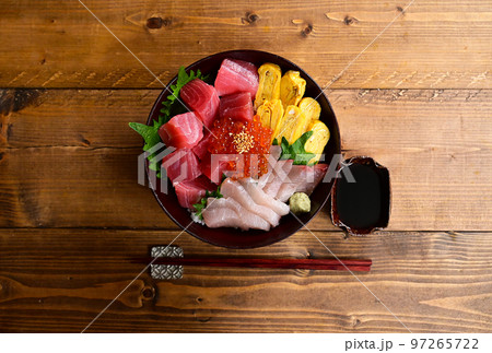 海鮮丼 97265722