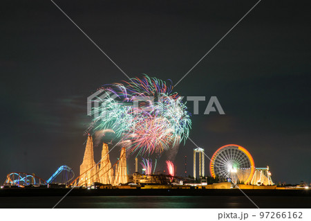 夏の定番ナガシマ温泉の花火大会 97266162