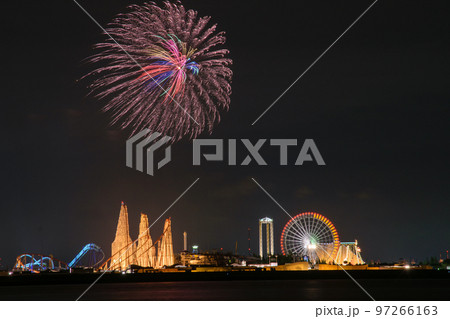 夏の定番ナガシマ温泉の花火大会 97266163