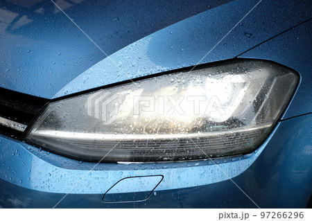 ヘッドライトウォッシャーを使った後のヘッドライト 97266296