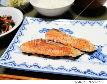 塩銀鮭 ハラミのおいしい焼き魚 97266459