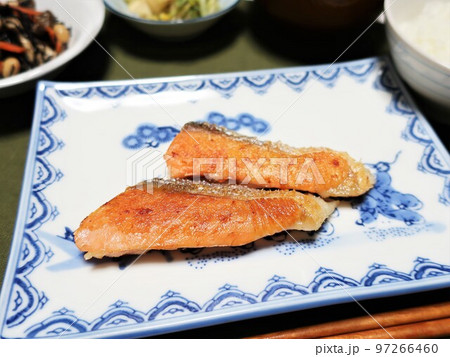 塩銀鮭 ハラミのおいしい焼き魚 97266460