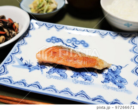 塩銀鮭 ハラミのおいしい焼き魚 97266671