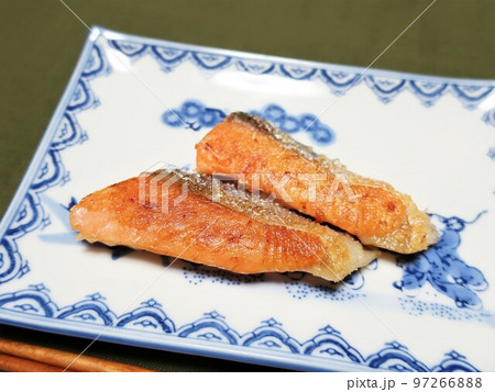 塩銀鮭 ハラミのおいしい焼き魚 塩銀鮭 ハラミのおいしい焼き魚 97266888