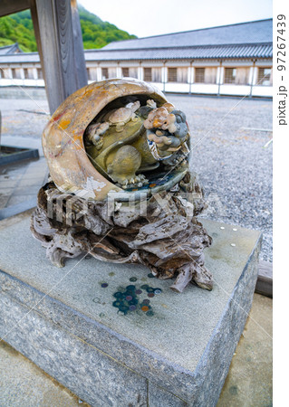 霊場恐山　恐山菩提寺　手水舎の亀石（青森県むつ市） 97267439