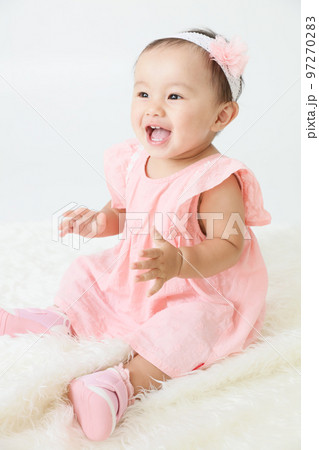 スタジオ撮影の赤ちゃん　baby 97270283