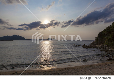 夕焼け 夕日 夕陽 オレンジ 1日の終わり 日本海 夕焼け 夕日 夕陽 オレンジ 1日の終わり 日本海 97270826
