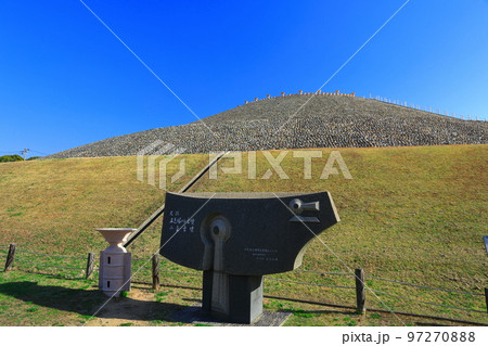 【兵庫県】晴天の五色塚古墳 【兵庫県】晴天の五色塚古墳 97270888