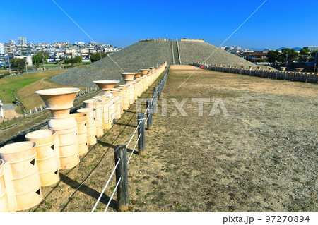 【兵庫県】晴天の五色塚古墳 97270894
