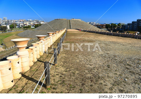 【兵庫県】晴天の五色塚古墳 【兵庫県】晴天の五色塚古墳 97270895