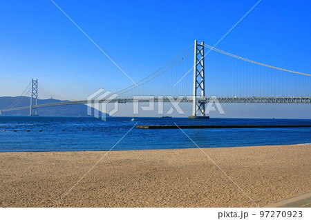 【兵庫県】晴天のアジュール舞子と明石海峡大橋 97270923