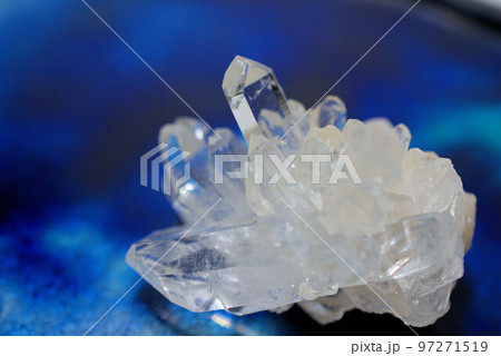 水晶クラスター 背景 雑貨 水晶クラスター 背景 雑貨 97271519