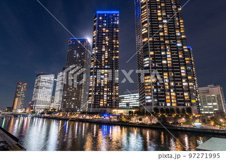 《東京都》東京タワーマンションの夜景・晴海エリア 97271995