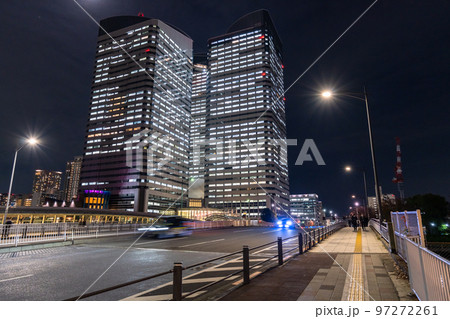 《東京都》東京オフィス街・晴海エリアの夜景 97272261
