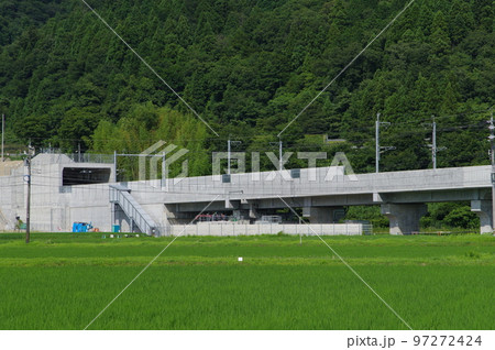 北陸新幹線 延伸工事　日野山トンネル南側出口　越前市中平吹町　2022年7月 97272424