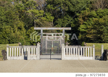 神武天皇御陵の鳥居【畝傍山東北御陵】/奈良県橿原市 神武天皇御陵の鳥居【畝傍山東北御陵】/奈良県橿原市 97273650