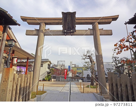 大阪市都島区の都島神社の鳥居 大阪市都島区の都島神社の鳥居 97273811
