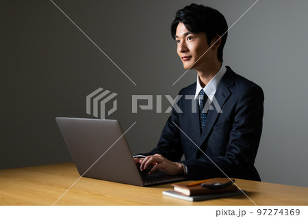 ビジネスマン 97274369