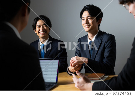 商談　打ち合わせイメージ　ビジネス　　　 97274453
