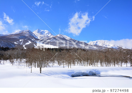 真冬のいもり池から見た妙高山 真冬のいもり池から見た妙高山 97274498