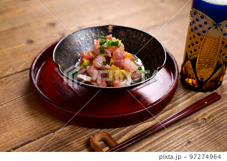 刺身の切り落としの菊の花和え 刺身の切り落としの菊の花和え 97274964