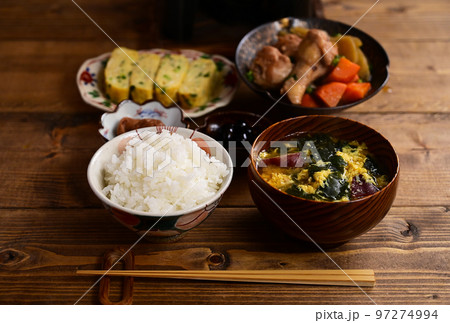 一汁二菜 鶏の煮物とネギ卵焼き 一汁二菜 鶏の煮物とネギ卵焼き 97274994