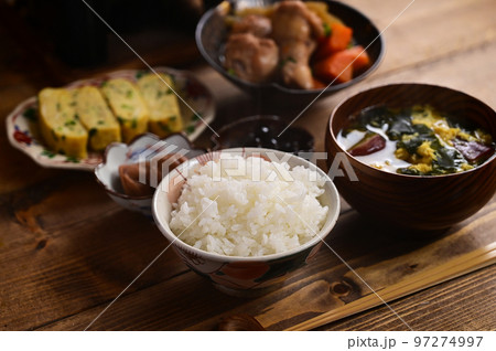 一汁二菜 鶏の煮物とネギ卵焼き 一汁二菜 鶏の煮物とネギ卵焼き 97274997