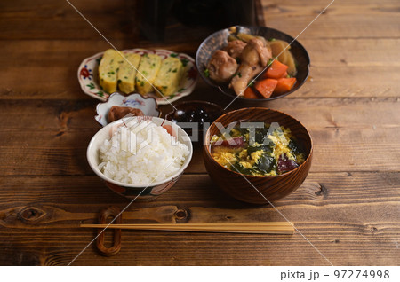 一汁二菜 鶏の煮物とネギ卵焼き 一汁二菜 鶏の煮物とネギ卵焼き 97274998