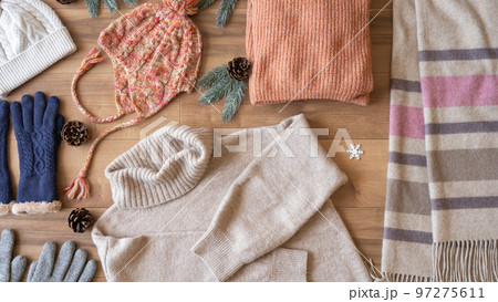 冬物の服の準備・片付け｜衣替えイメージ 97275611