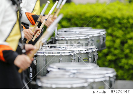 マーチングバンド　パレード　楽器 97276447