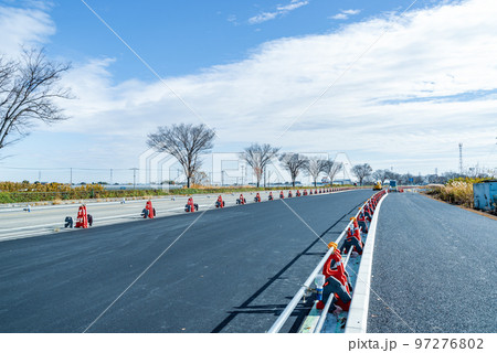 幹線道路の車線を増やす工事 国道17号上武道路上り方向 2022.12 a-4 クールカラー 幹線道路の車線を増やす工事 国道17号上武道路上り方向 2022.12 a-4 クールカラー 97276802
