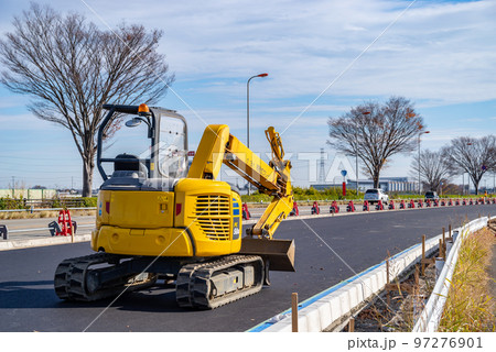 幹線道路の車線を増やす工事 国道17号上武道路上り方向 2022.12　c-1 97276901