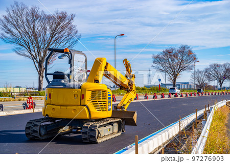 幹線道路の車線を増やす工事 国道17号上武道路上り方向 2022.12 c-2 高彩度 幹線道路の車線を増やす工事 国道17号上武道路上り方向 2022.12 c-2 高彩度 97276903