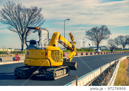 幹線道路の車線を増やす工事 国道17号上武道路上り方向 2022.12 c-5 暖色加味 幹線道路の車線を増やす工事 国道17号上武道路上り方向 2022.12 c-5 暖色加味 97276908