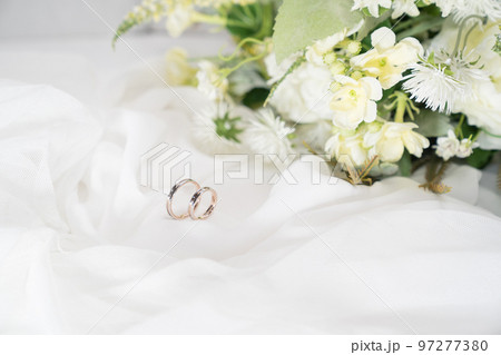 ダイヤモンドとプラチナの結婚指輪 ダイヤモンドとプラチナの結婚指輪 97277380