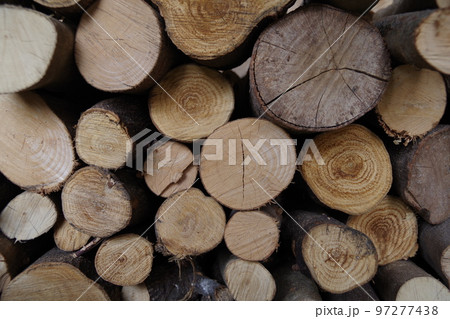 木材の廃材を棒状に加工した固形燃料5 木材の廃材を棒状に加工した固形燃料5 97277438