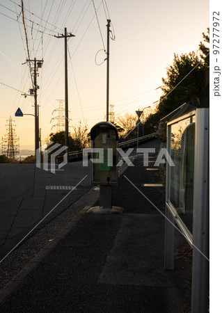 夕暮れ時の街 97277972