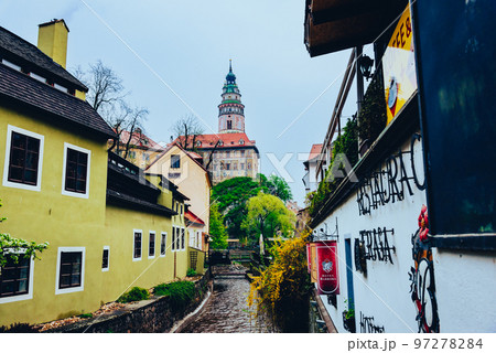 チェコ　チェスキー・クルムロフ城と町並み 97278284