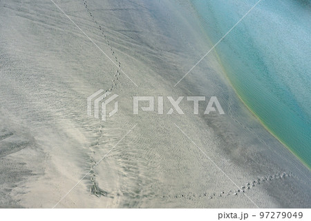 海辺の足跡　潮騒橋から遠州灘に面した国安海岸（静岡県掛川市） 97279049