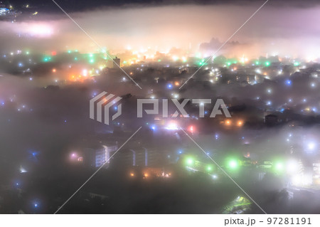 《埼玉県》秩父・幻想的な雲海の夜景 《埼玉県》秩父・幻想的な雲海の夜景 97281191