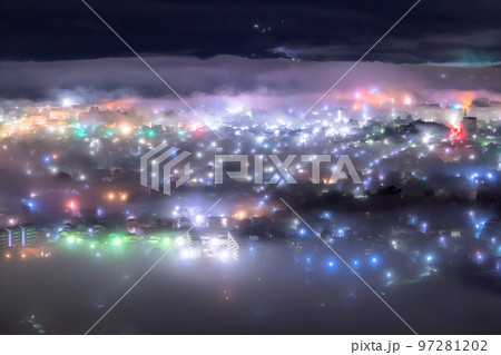《埼玉県》秩父・幻想的な雲海の夜景 97281202