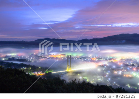 《埼玉県》秩父・幻想的な雲海の夜景 《埼玉県》秩父・幻想的な雲海の夜景 97281225