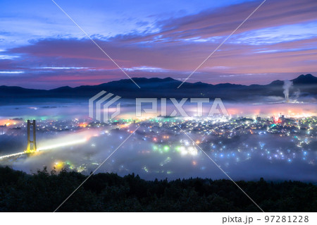 《埼玉県》秩父・幻想的な雲海の夜景 97281228