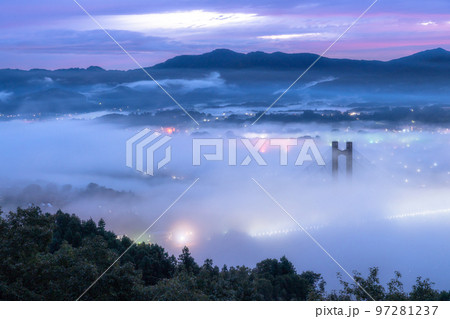 《埼玉県》秩父・幻想的な雲海の夜景 97281237