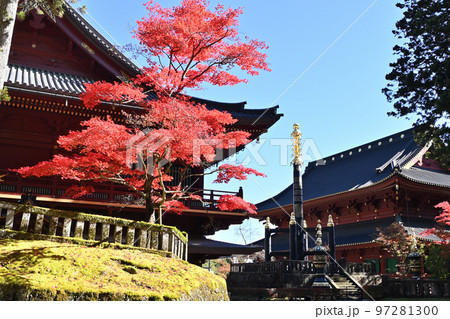 日光山輪王寺の紅葉と相輪塔 日光山輪王寺の紅葉と相輪塔 97281300