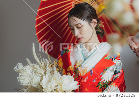赤い色打掛 番傘 赤い色打掛 番傘 97281328